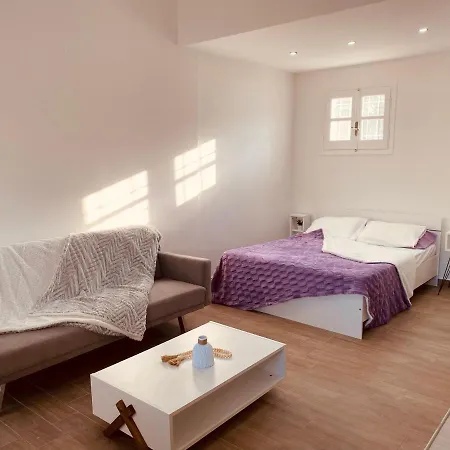 Louvros Luxury Apartment